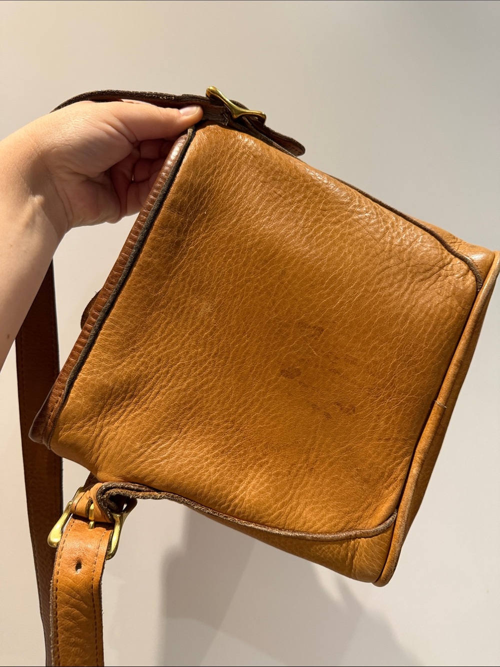 Classic Tan Leather Crossbody Bag with Adjustable Strap - Picture 6 of 14